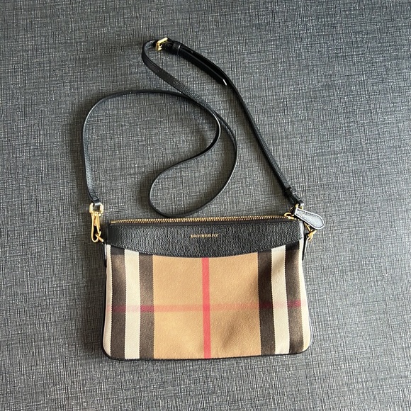 Burberry Peyton Crossbody Bag House Check Canvas in Black AUTHENTIC - Picture 3 of 6